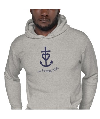 Sweat à capuche unisexe en coton Croix de Camargue Oh Bonne mer bleu marine grand motif brodé sur couleurs claires est présent 