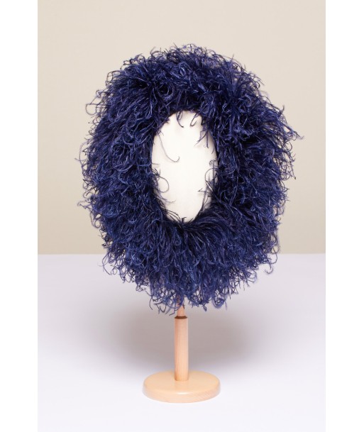 Feather embellished Merino wool hat une grave pollution 