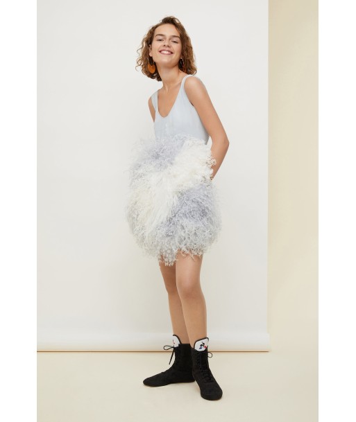 Feather-embellished dress de l' environnement