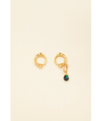 Asymmetrical brass and stone earrings Pour