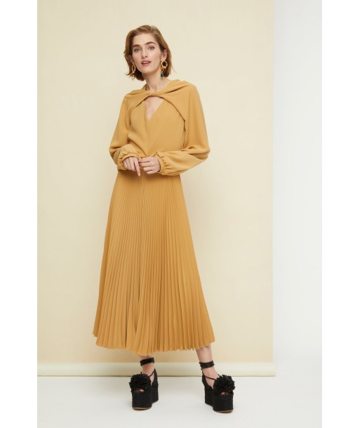 Twisted neckline pleated midi dress une grave pollution 