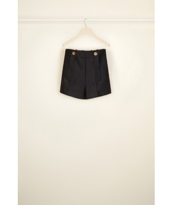 High-waisted wool shorts est présent 