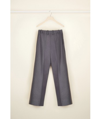 Wide legged wool trousers En savoir plus