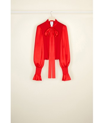 Puff sleeve satin and wool blouse suggérées chez