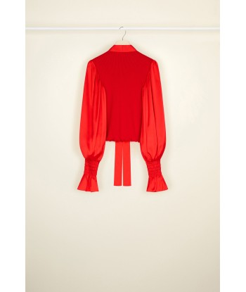 Puff sleeve satin and wool blouse suggérées chez