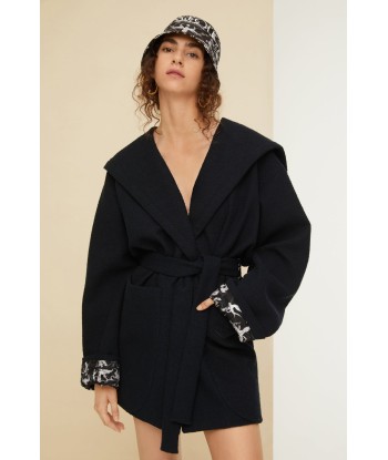 Belted robe coat in cotton blend bouclé brillant des détails fins