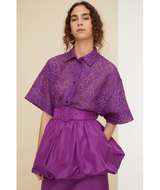 Short-sleeved shirt in eco-friendly lace est présent 